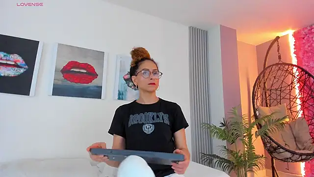 Angela donnato online show from 02/28/25, 03:15