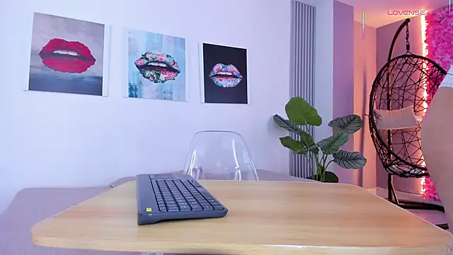 Angela donnato online show from 10/23/25, 03:39