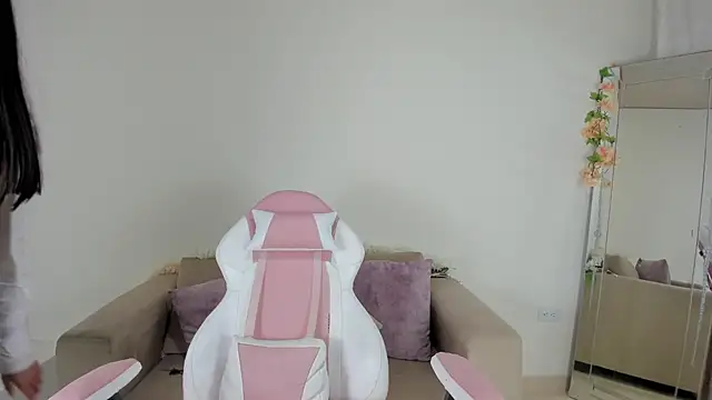 Snapshot of Charlotte_cowell_sub1_ chatting on 12/26/24, 11:35 Charlotte cowell sub1 online show from 12/26/24, 11:35