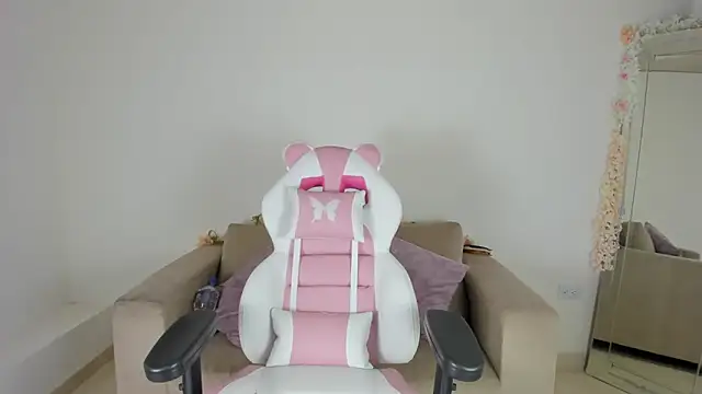 Snapshot of Charlotte_cowell_sub1_ chatting on 01/06/25, 11:20 Charlotte cowell sub1 online show from 01/06/25, 11:20