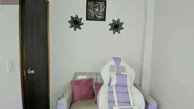 Snapshot of Charlotte_cowell_sub1_ chatting on 03/21/25, 10:28 Charlotte cowell sub1 online show from 03/21/25, 10:28