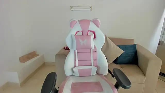 Snapshot of Charlotte_cowell_sub1_ chatting on 09/15/25, 06:08 Charlotte cowell sub1 online show from 09/15/25, 06:08