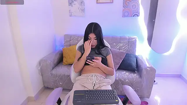 Snapshot of Charlotte_cowell_sub1_ chatting on 10/18/25, 04:19 Charlotte cowell sub1 online show from 10/18/25, 04:19