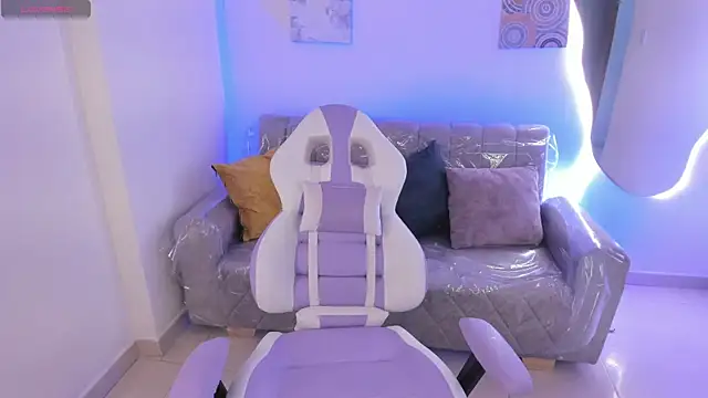 Snapshot of Charlotte_cowell_sub1_ chatting on 10/22/25, 05:13 Charlotte cowell sub1 online show from 10/22/25, 05:13