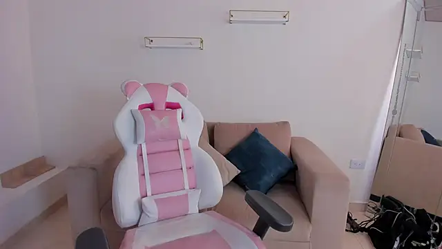 Snapshot of Charlotte_cowell_sub1_ chatting on 10/23/25, 03:55 Charlotte cowell sub1 online show from 10/23/25, 03:55