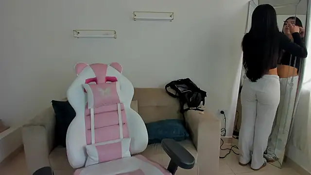 Snapshot of Charlotte_cowell_sub1_ chatting on 10/28/25, 03:36 Charlotte cowell sub1 online show from 10/28/25, 03:36