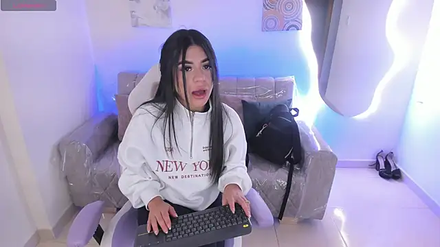 Snapshot of Charlotte_cowell_sub1_ chatting on 12/01/25, 06:02 Charlotte cowell sub1 online show from 12/01/25, 06:02