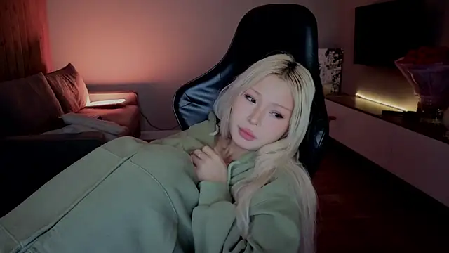 RileyMee online show from 04/19/26, 11:42