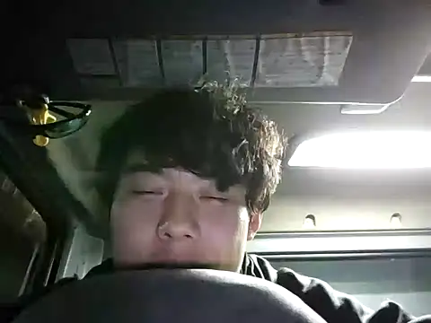 Snapshot of whitebriefboy chatting on 01/18/25, 05:26 whitebriefboy online show from 01/18/25, 05:26