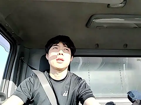 whitebriefboy online show from 05/09/26, 09:53