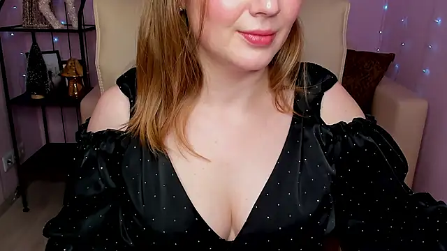 Snapshot of Helens_love chatting on 01/06/25, 07:42 Helens love online show from 01/06/25, 07:42