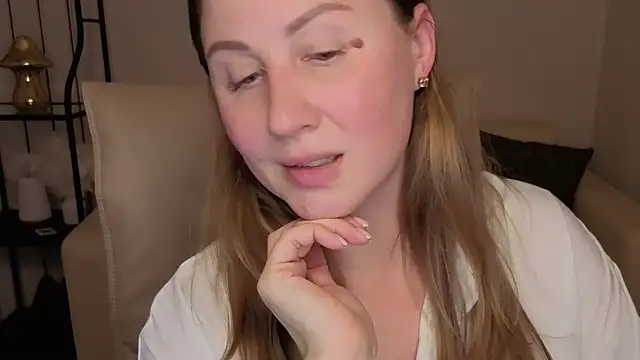 Snapshot of Helens_love chatting on 10/13/25, 07:52 Helens love online show from 10/13/25, 07:52