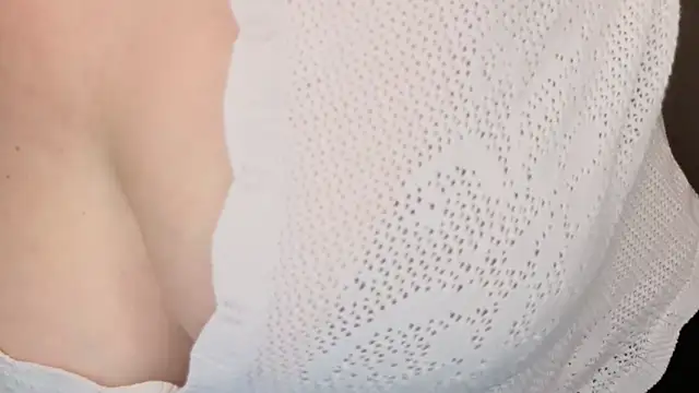 Snapshot of Helens_love chatting on 10/26/25, 02:28 Helens love online show from 10/26/25, 02:28