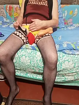 Snapshot of Caprron chatting on 12/14/24, 03:04 Caprron online show from 12/14/24, 03:04