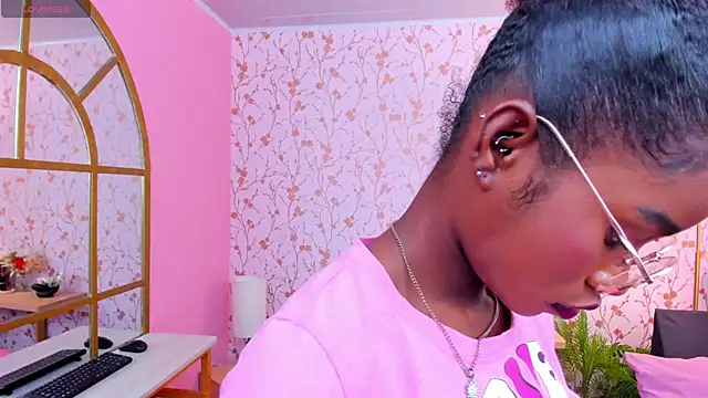 amber-hill online show from 03/06/25, 01:16