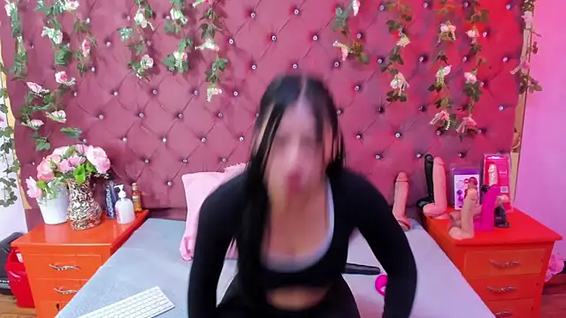 Mariana Prin online show from 10/22/25, 02:23