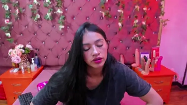 Mariana Prin online show from 11/07/25, 02:33