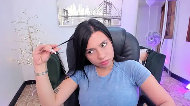 naomii campbell  online show from 01/25/25, 04:03