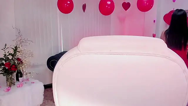 naomii campbell  online show from 02/14/25, 12:57