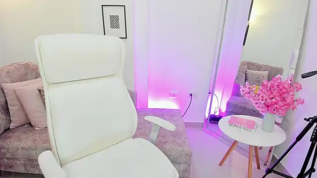 naomii campbell  online show from 11/05/25, 07:47