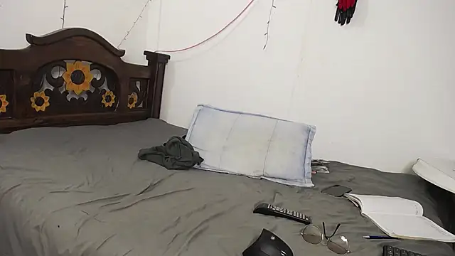 DominaLeona online show from 03/05/25, 11:27