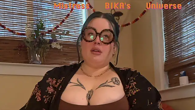 MissBika online show from 03/07/25, 12:15