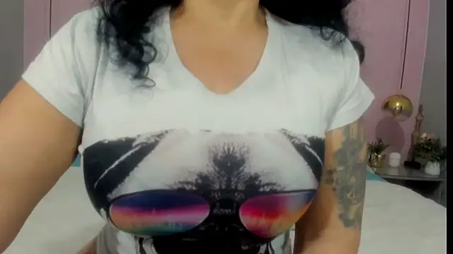 Snapshot of valeriasexxx chatting on 02/18/25, 09:32 valeriasexxx online show from 02/18/25, 09:32