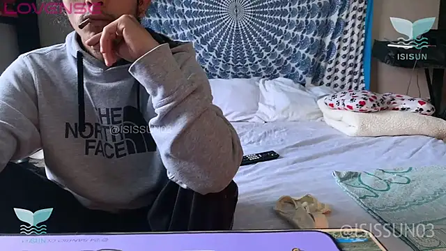 Snapshot of isissun03 chatting on 10/06/25, 01:52 isissun03 online show from 10/06/25, 01:52