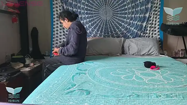 Snapshot of isissun03 chatting on 11/27/25, 01:13 isissun03 online show from 11/27/25, 01:13