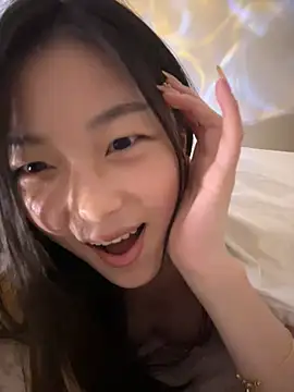 Snapshot of Sweet-Angel999 chatting on 12/23/24, 09:29 Sweet-Angel999 online show from 12/23/24, 09:29