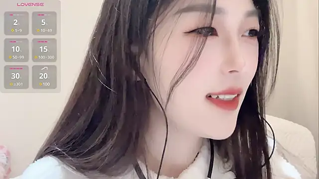 Snapshot of Sweet-Angel999 chatting on 01/15/25, 01:31 Sweet-Angel999 online show from 01/15/25, 01:31