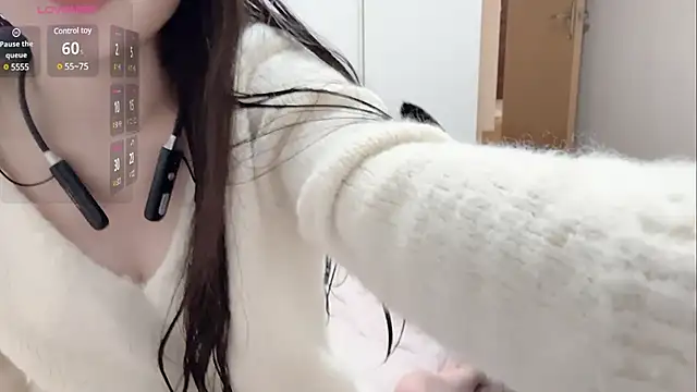 Snapshot of Sweet-Angel999 chatting on 02/18/25, 01:55 Sweet-Angel999 online show from 02/18/25, 01:55