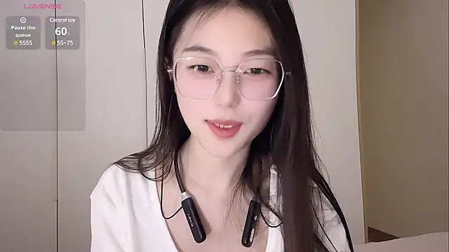 Snapshot of Sweet-Angel999 chatting on 03/18/25, 05:31 Sweet-Angel999 online show from 03/18/25, 05:31