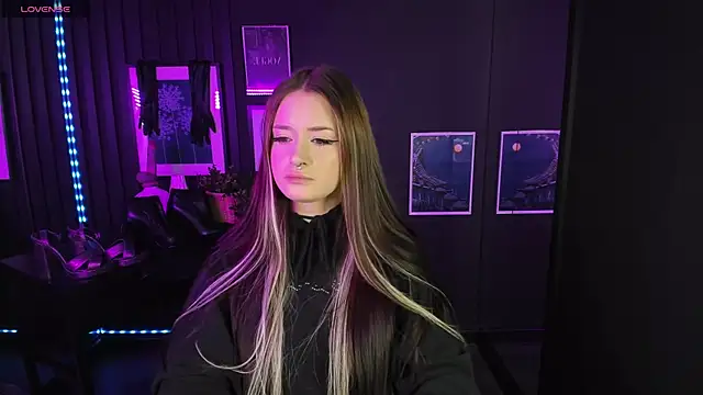 Lily Moonlight online show from 02/10/25, 01:55