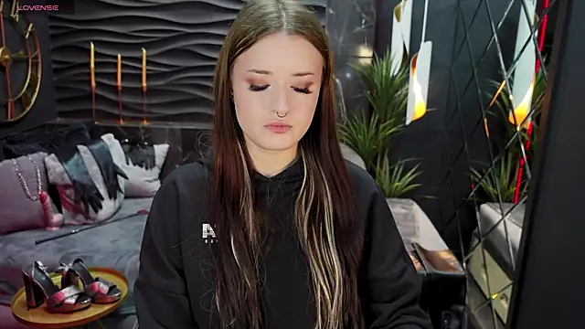 Lily Moonlight online show from 02/19/25, 02:01