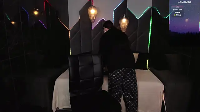 Lily Moonlight online show from 12/13/25, 07:53