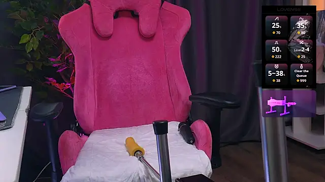 ley tori online show from 10/27/25, 02:26