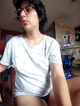 Snapshot of Im_Alma_ chatting on 12/19/24, 02:35 Im Alma online show from 12/19/24, 02:35