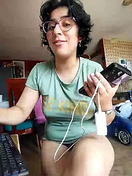 Snapshot of Im_Alma_ chatting on 01/21/25, 04:37 Im Alma online show from 01/21/25, 04:37