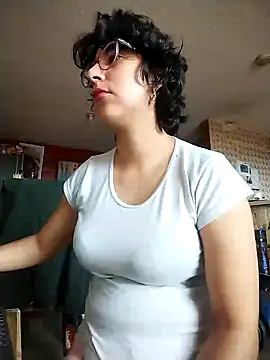 Snapshot of Im_Alma_ chatting on 01/28/25, 12:22 Im Alma online show from 01/28/25, 12:22