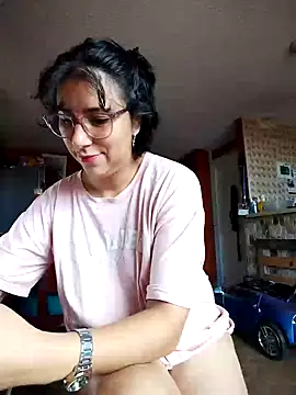 Snapshot of Im_Alma_ chatting on 01/29/25, 01:28 Im Alma online show from 01/29/25, 01:28