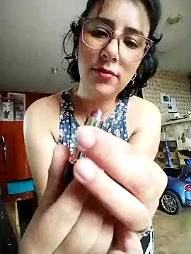 Snapshot of Im_Alma_ chatting on 02/20/25, 12:47 Im Alma online show from 02/20/25, 12:47