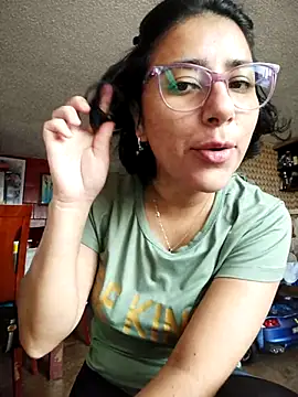 Snapshot of Im_Alma_ chatting on 02/28/25, 01:03 Im Alma online show from 02/28/25, 01:03