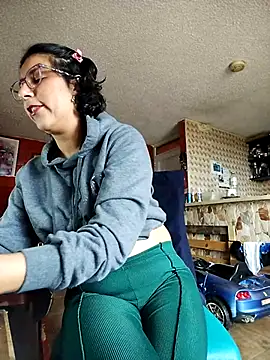 Snapshot of Im_Alma_ chatting on 03/08/25, 08:25 Im Alma online show from 03/08/25, 08:25