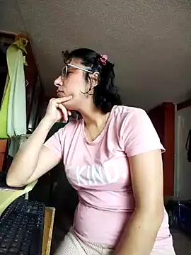 Snapshot of Im_Alma_ chatting on 03/11/25, 01:01 Im Alma online show from 03/11/25, 01:01