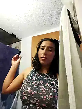 Snapshot of Im_Alma_ chatting on 02/16/26, 01:07 Im Alma online show from 02/16/26, 01:07