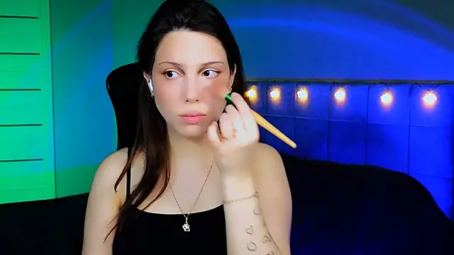 Stacy Gonzales  online show from 12/03/24, 06:15