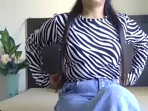 Snapshot of WildRuhi20 chatting on 01/23/25, 06:39 WildRuhi20 online show from 01/23/25, 06:39