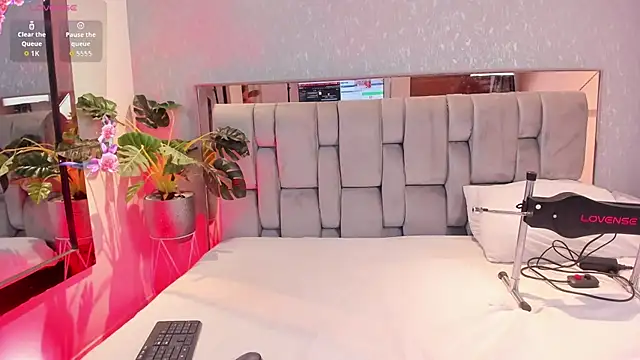 Snapshot of RoseTaylor__ chatting on 01/18/26, 05:11 RoseTaylor online show from 01/18/26, 05:11