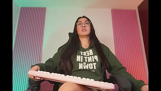 leila petitee  online show from 02/22/26, 11:31